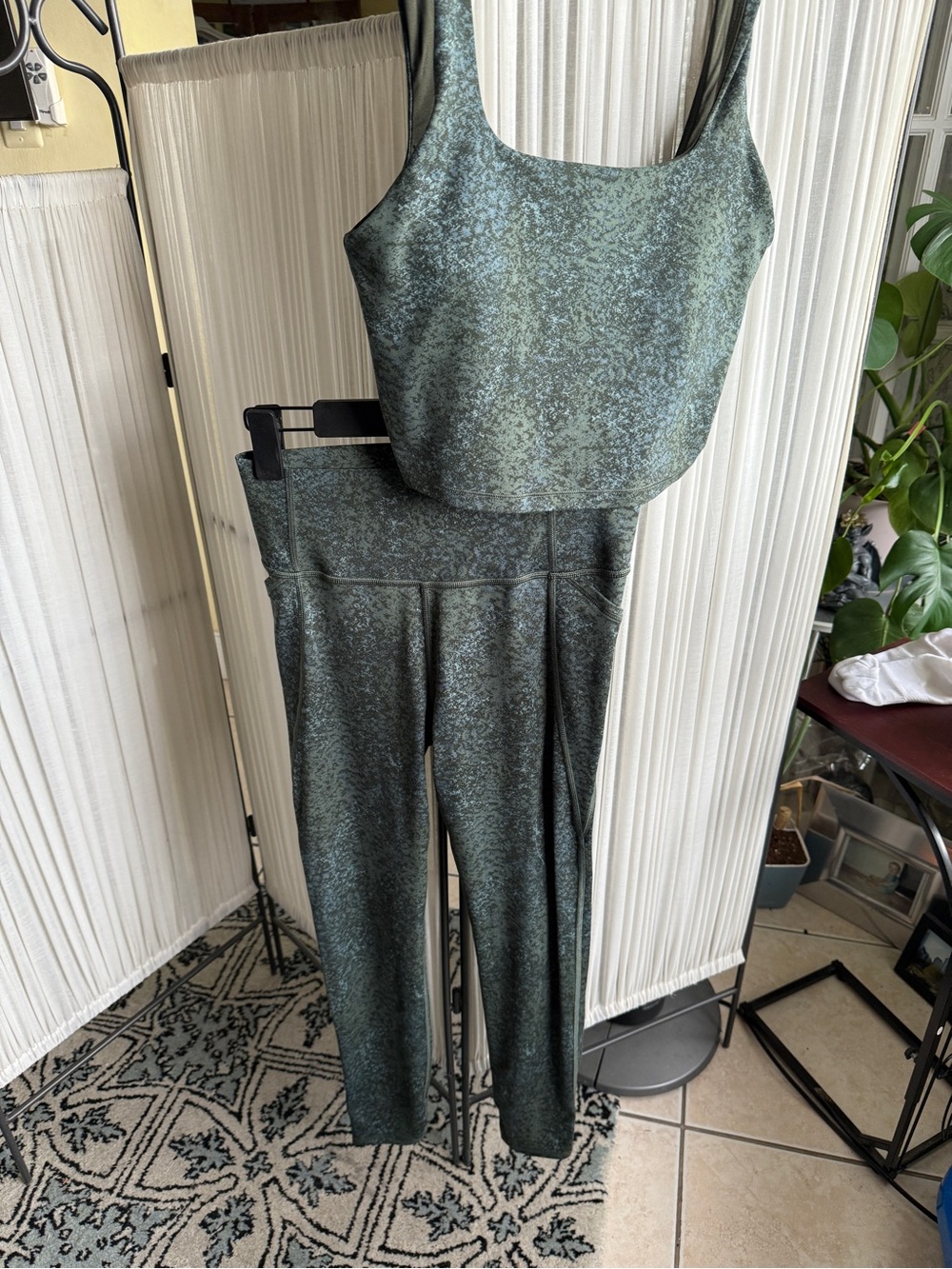 Green Metallic Women’s High-Waist Leggings & Cropped Tank Set